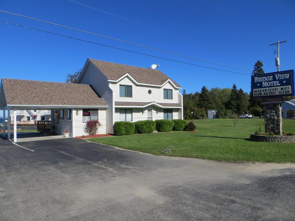 Bridgeview Motel Mackinaw City Eksteriør bilde